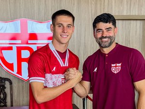 Estrella é apresentado no CT Ninho do Galo e garante estar 100% para defender o CRB