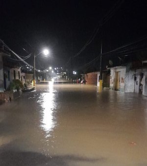 [Vídeo] Temporal deixa desabrigados e ruas alagadas no município de São Luís do Quitunde