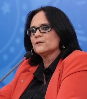 PGR investiga ministra Damares Alves após tentativa de impedir aborto