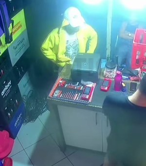 Ladrão anuncia assalto e rouba dinheiro de lanchonete no Sertão de AL