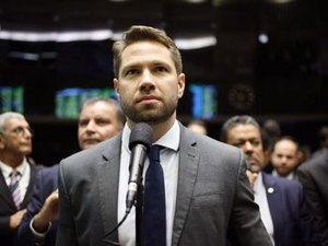 Pedro Vilela agradece inclusão de trabalhadores da Educação na prioridade de vacinação contra covid