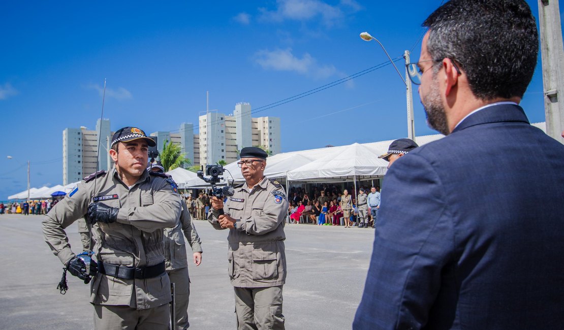 Governador participa da maior promoção de policiais militares de Alagoas