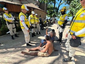 Turistas colombianos se envolvem em briga em barraca de praia na Pajuçara