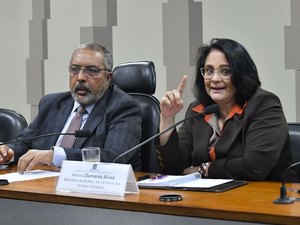 No Senado, Damares diz que contratos da Funai serão revistos