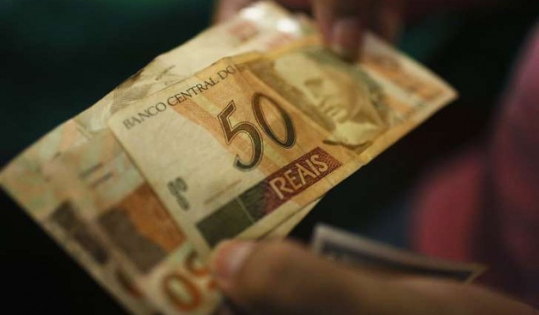 AL antecipa 13º salário; estados brasileiros procuram alternativas para pagamento