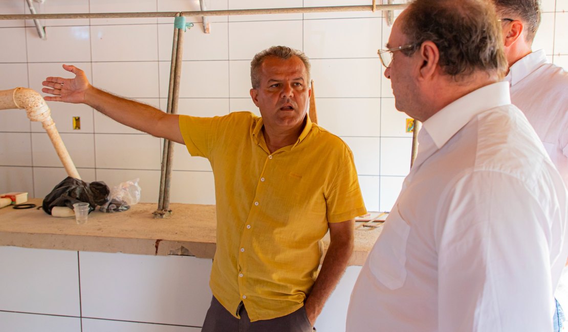 Prefeito Luciano acompanha obras de revitalização do Mercado de Carnes na Vila São José