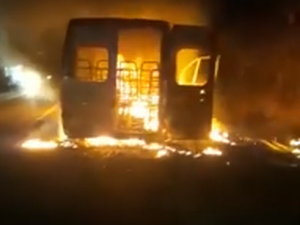 [Vídeo] Uma pessoa morre e Van é incendiada durante grave acidente no Sertão