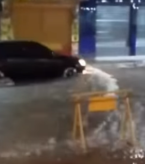[Vídeo] Chuvas provocam alagamentos e transtornos na cidade de Palmeira dos Índios