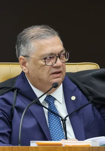 Dino e Zanin votam para julgar Moraes e Mendonça na mesma sessão