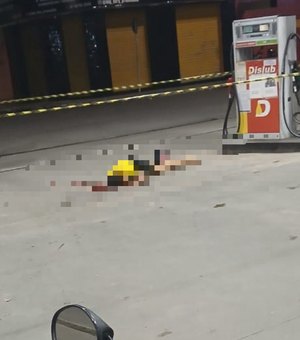 Jovem é executado a tiros enquanto abastecia moto em posto de combustíveis em Arapiraca