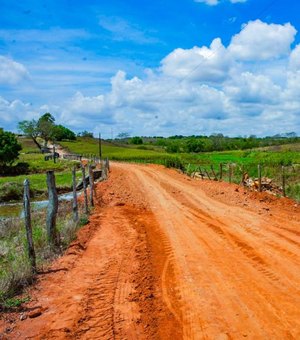 Força-tarefa da prefeitura recupera estrada danificada pelas fortes chuvas em Arapiraca