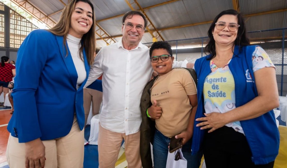 Luciano lança programa de saúde oftalmológica e entrega 265 óculos em Arapiraca