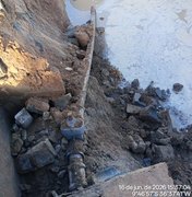 Casal atribui falta de água em conjunto habitacional de Arapiraca a obras de macrodrenagem