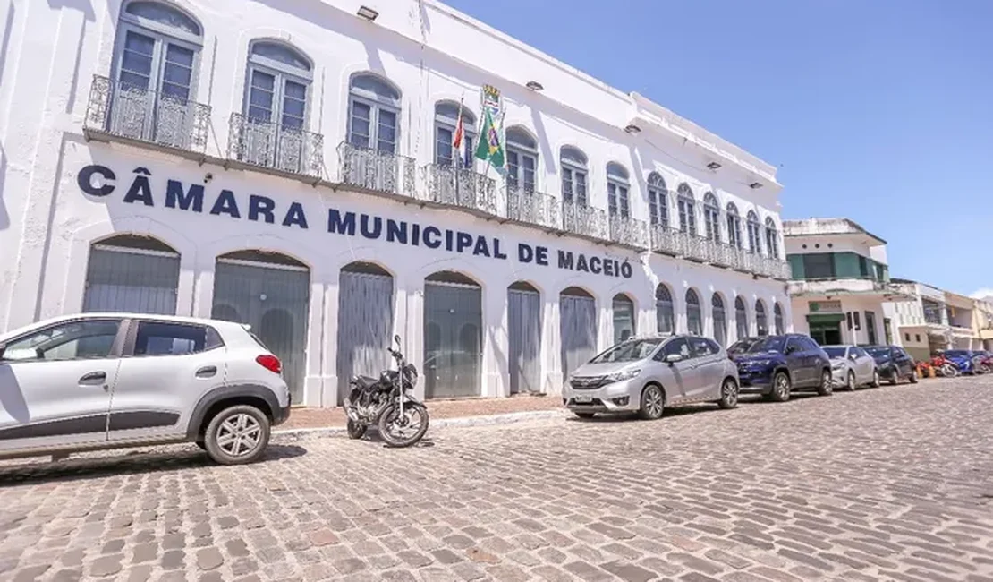 Justiça barra três suplentes do PP e redefine ordem para vaga na Câmara de Maceió