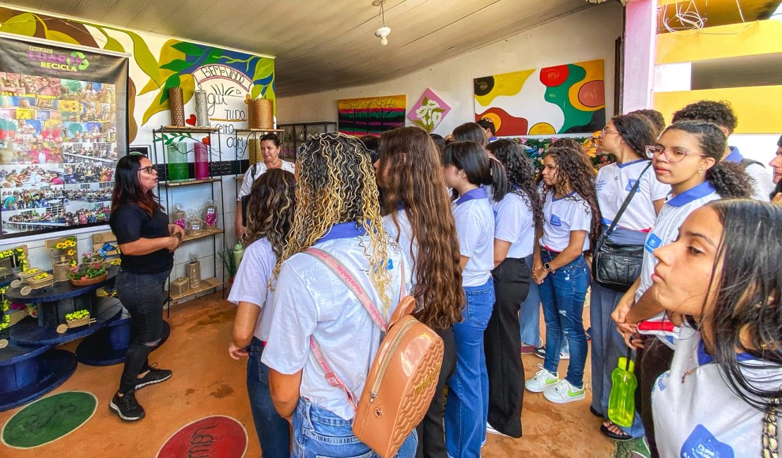 Estudantes aprendem sobre arte e sustentabilidade durante visita em Girau do Ponciano