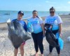 Mutirão de limpeza e plantio de restinga marca abertura do verão na Praia da Lage