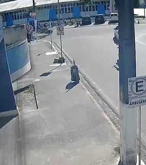 Vídeo mostra acidente em que motociclista fugiu após deixar mulher ferida em Arapiraca