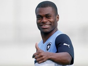 Andarilho, Serginho se firma com Gomes e planeja fincar raízes no Bota