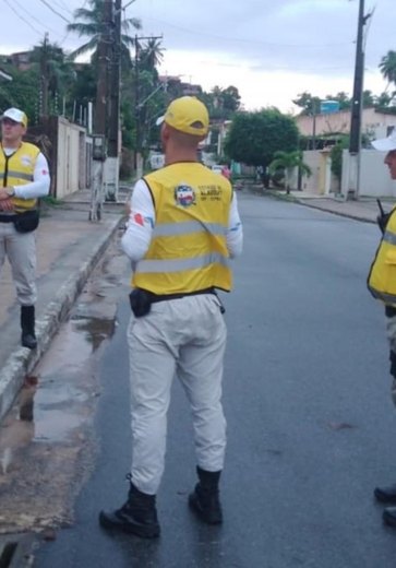 Ronda no Bairro resgata paulista em situação de vulnerabilidade na orla de Ipioca