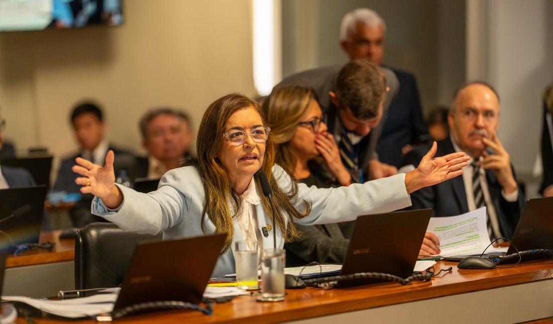 Eudócia cobra Renan Filho e questiona debate sobre saúde em Alagoas