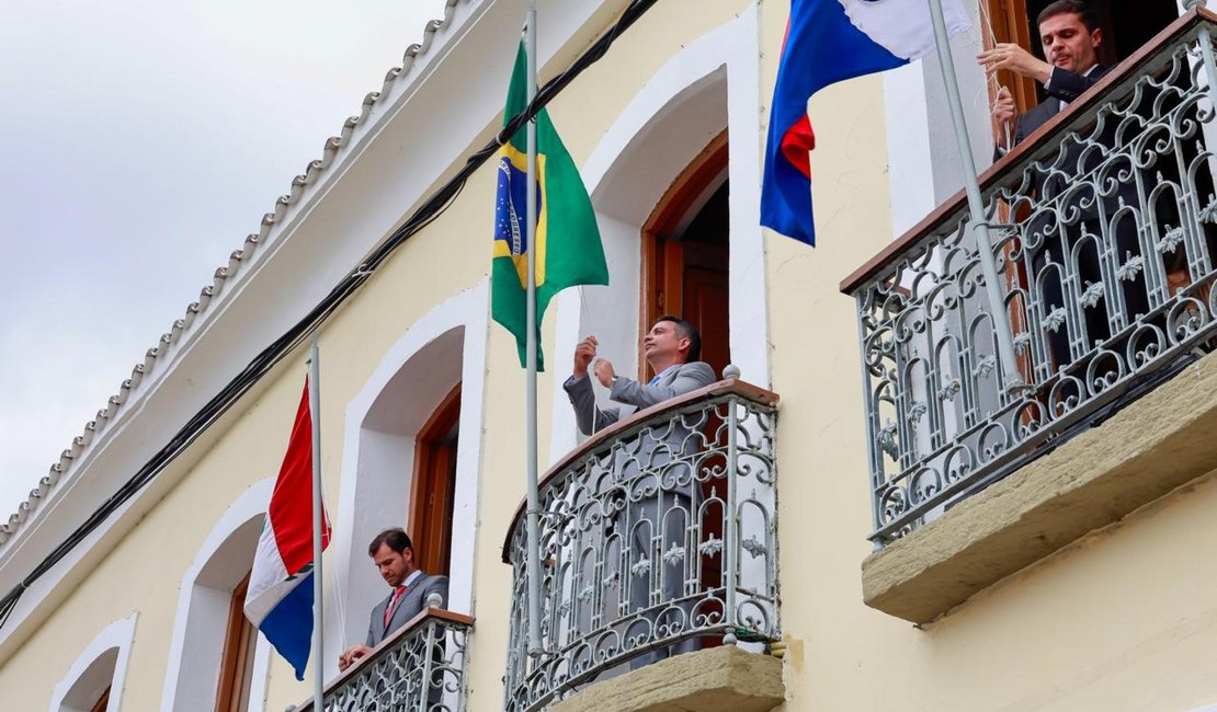 Governador celebra Proclamação da República e assina convênio para construção de unidades habitacionais