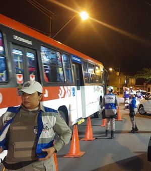 Lei Seca tira das ruas cinco condutores embriagados e um deles é preso em Maceió