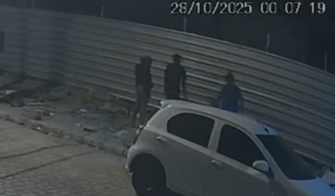 [Vídeo] Divulgadas imagens de suspeitos de homicídio de morador de rua em Maceió