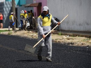 Obras de drenagem e pavimentação beneficiam mais de 200 ruas na parte alta