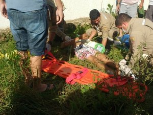 Possível falha mecânica causa colisão entre carro e motocicleta