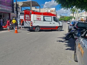 Colisão entre motocicletas deixa duas pessoas feridas no Centro de Arapiraca