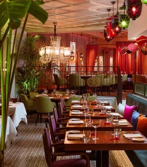 Clientes apelam ao rei Charles para evitar fechamento de restaurante centenário