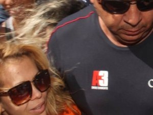 Chegada de cantora Joelma causa tumulto em Maceió