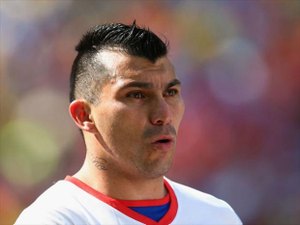 Medel e Vidal não treinam e preocupam para duelo com o Brasil