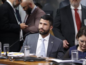 Deputado Fabio Costa confronta Carlos Lupi na CPMI do INSS e expõe falhas na gestão