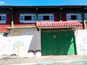 Moradores relatam tiroteio em rua de escola na Boca do Rio e alunos são dispensados das aulas; vídeo mostra pânico