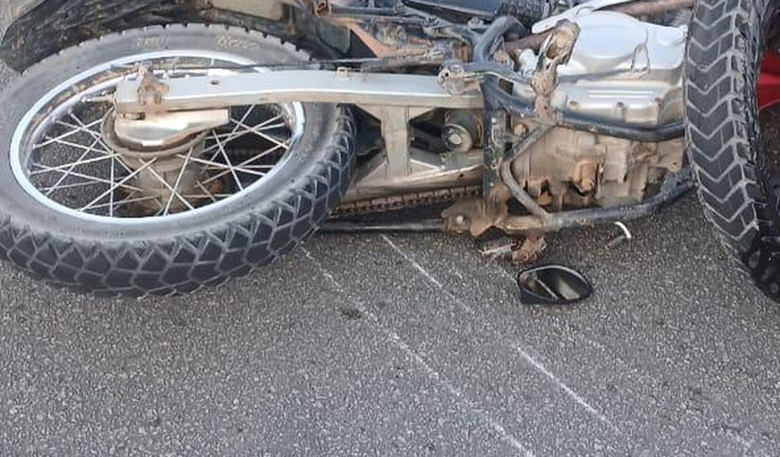 Homem fica ferido ao sofrer queda de moto na AL-105 em São Luís do Quitunde