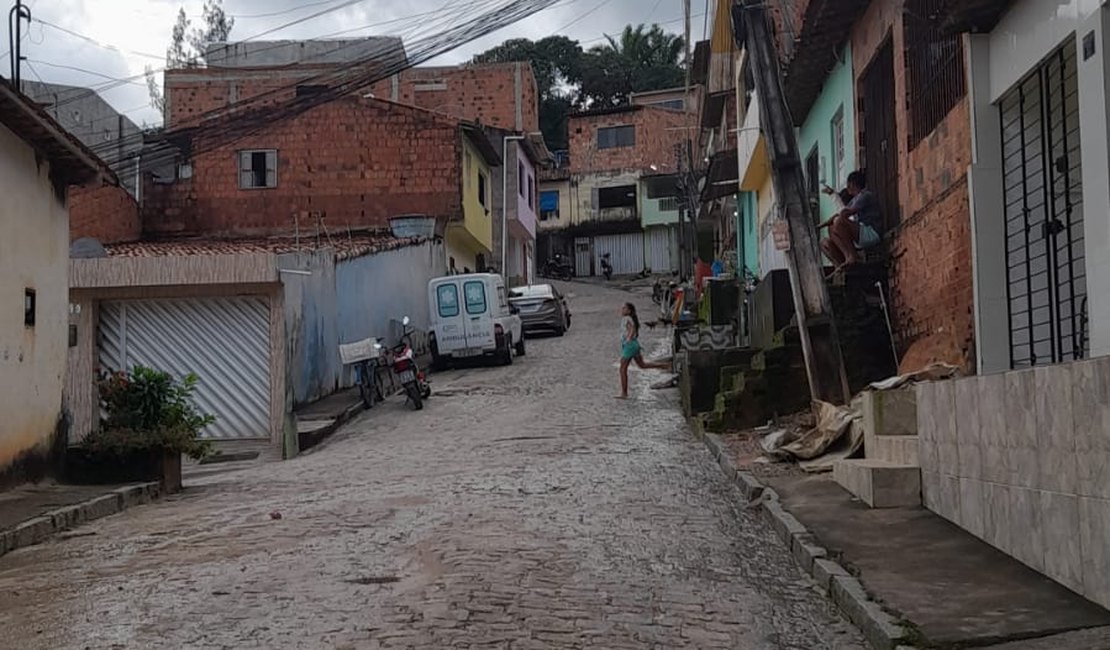 Moradores do conjunto Evangélico temem desabamento de poste em Maragogi