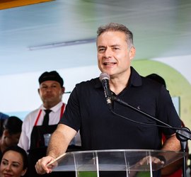 Renan Filho intensifica agenda, reúne milhares de aliados e testa força política em Alagoas