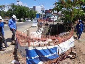 Arsal fiscaliza construção de gasoduto da Algás no bairro do Poço
