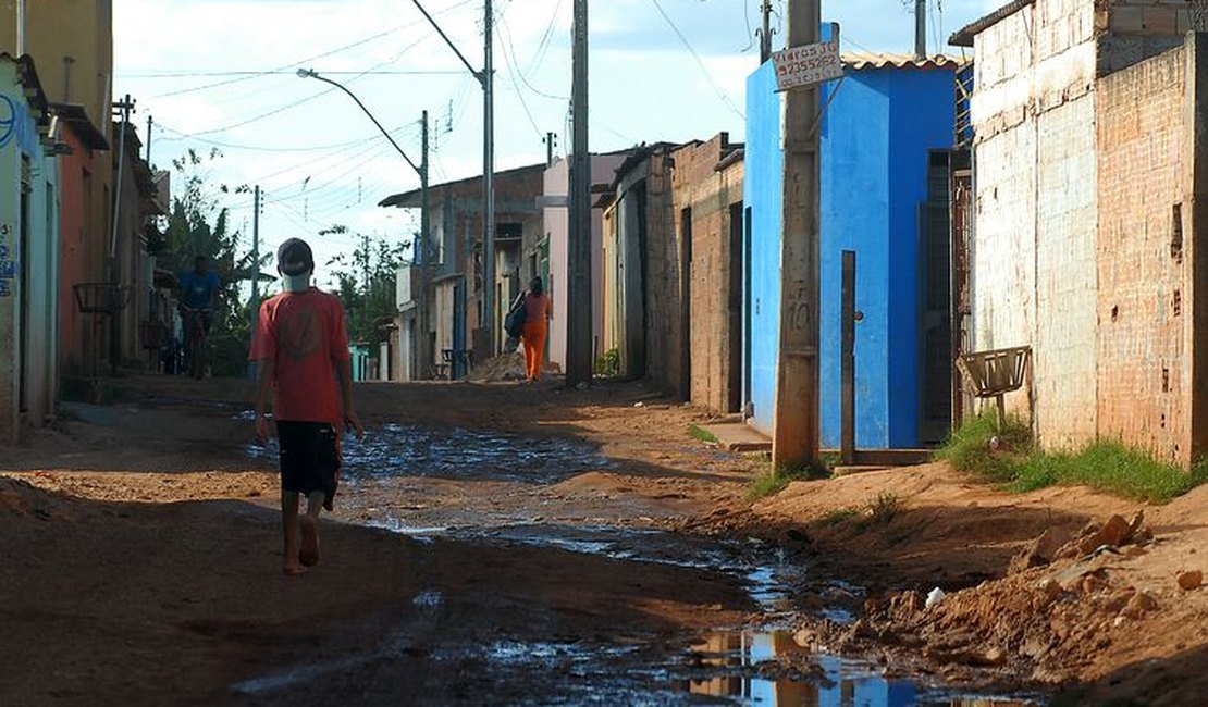 Mais de 40% dos brasileiros até 14 anos vivem em situação de pobreza