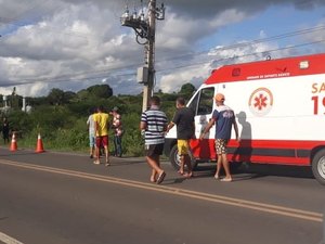 Colisão entre motocicleta e caminhão deixa jovem ferido em Joaquim Gomes