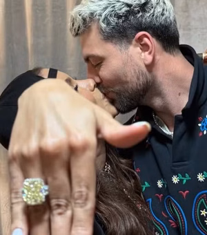 Anitta noiva? Cantora aparece com anel enorme em post de J Balvin