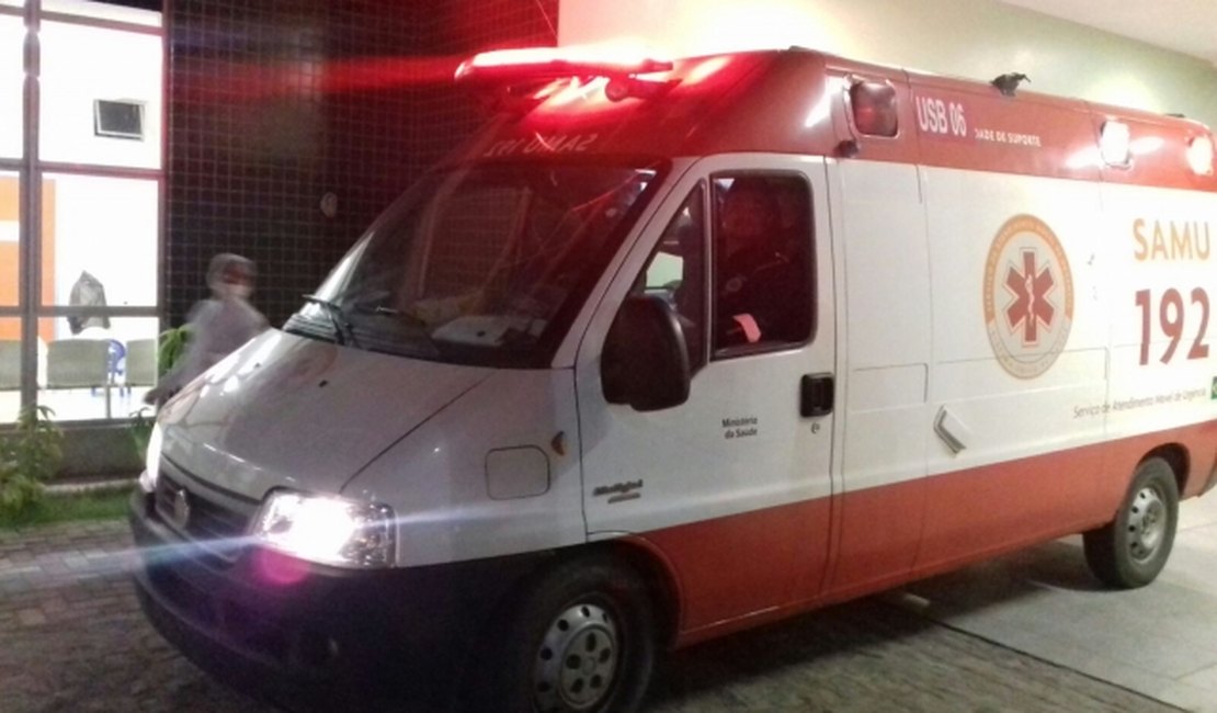 Homens são atingidos por tiros em tentativa de assalto