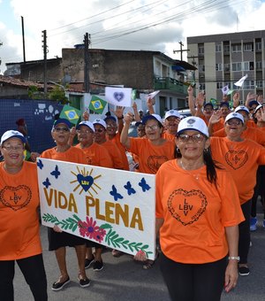 Crianças, adolescentes, idosos e famílias amparadas pela LBV promovem Desfile Cívico na parte alta de Maceió