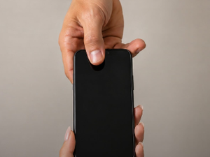 Turista gaúcha recupera celular após ação rápida da Oplit na orla de Maceió