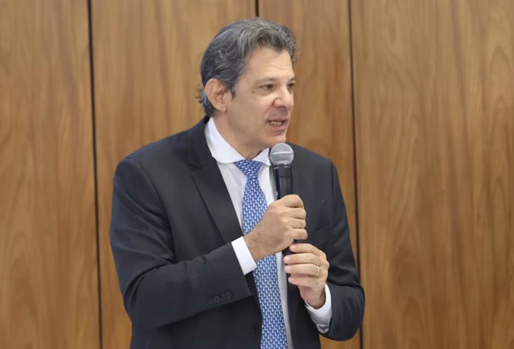 Governo taxa investimentos e sufoca setores produtivos para cobrir rombo fiscal