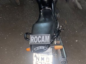 Moto com queixa de roubo é encontrada em matagal no bairro Jardim das Paineiras, em Arapiraca