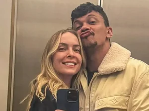 Tata Estaniecki abre o jogo sobre status de relação com Julio Cocielo