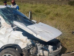 Mulher morre após capotar o carro em Arapiraca