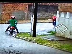 [Vídeo] Bandido assalta pai de policial militar em Arapiraca